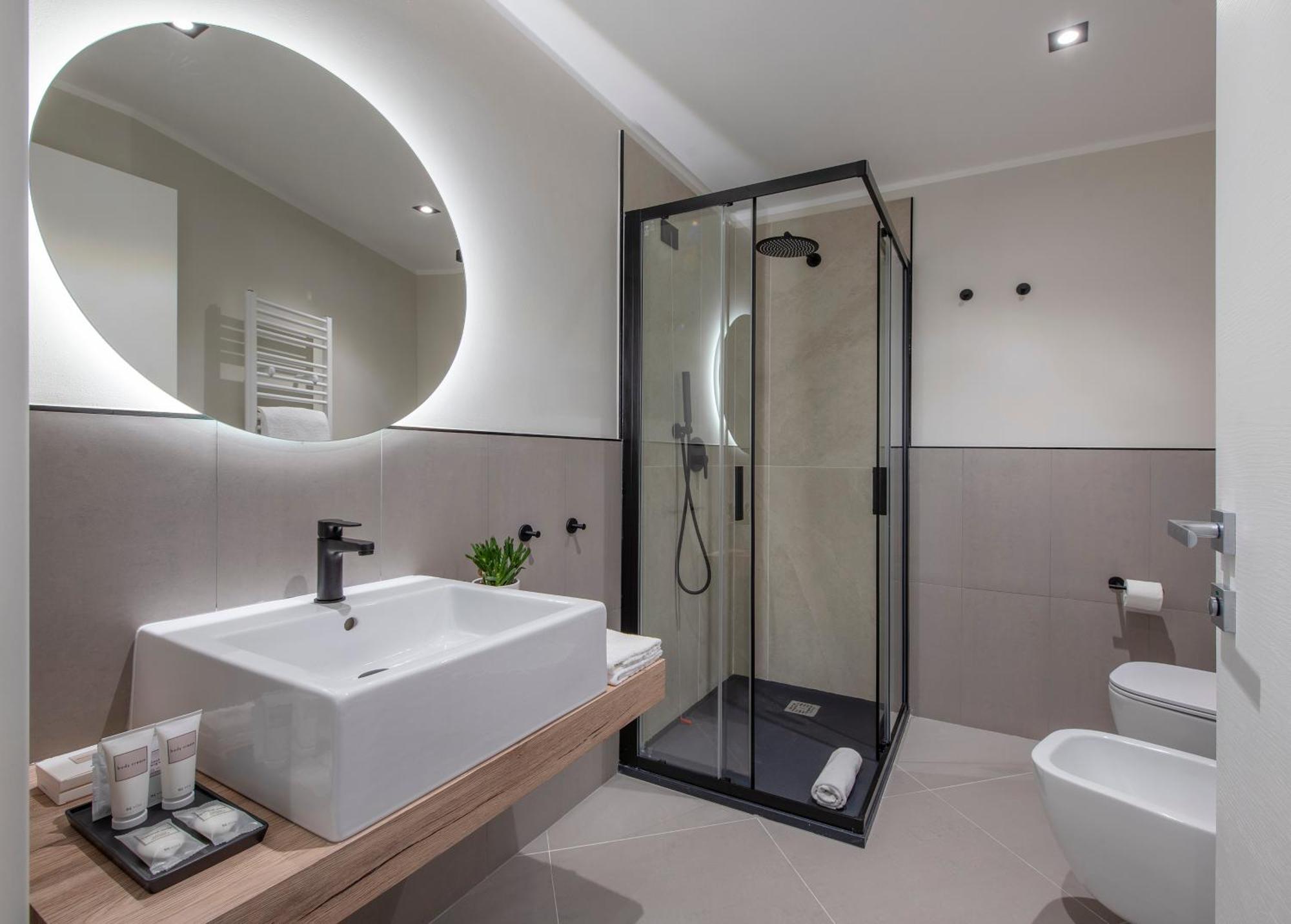 Mem Lodge And Suite Pula Luaran gambar