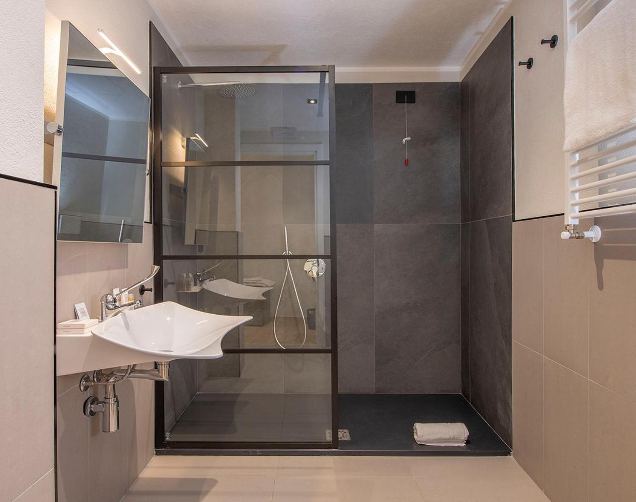 Mem Lodge And Suite Pula Luaran gambar